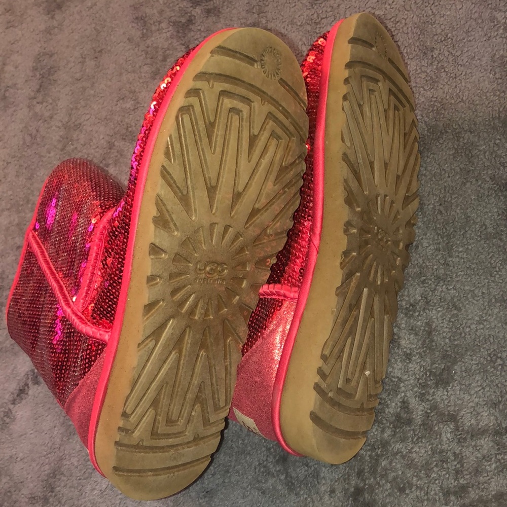 Red sequin UGGS - Picture 4 of 8